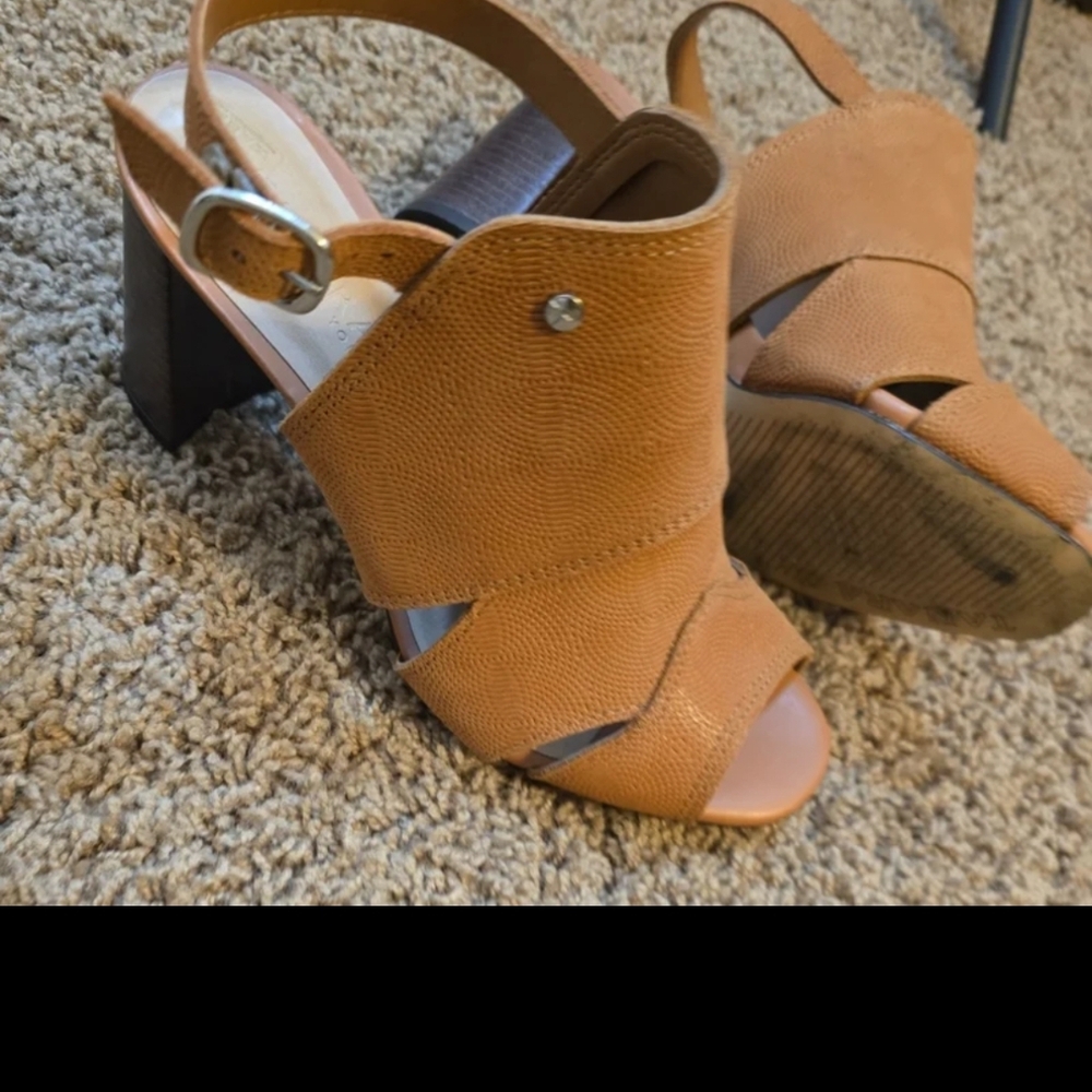 Tanara womens bock heal sandals, made in Brazil size 8
